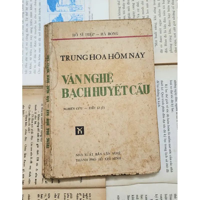 Nghiên cứu & tiểu luận: VĂN NGHỆ BẠCH HUYẾT CẦU - TRUNG HOA HÔM NAY 707035