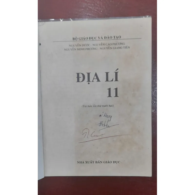 Địa lí 11, in năm 2003 786025