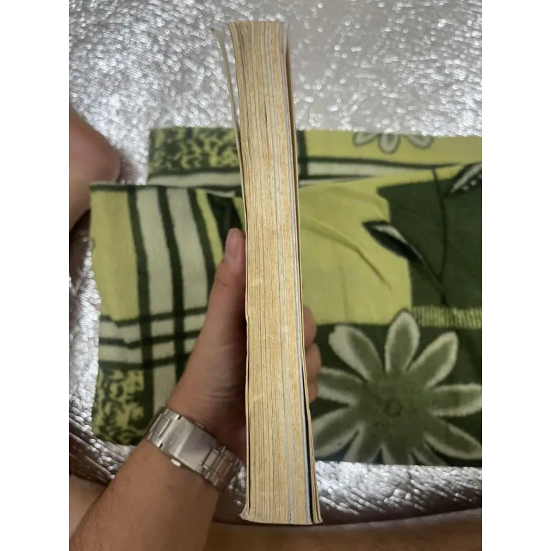 Vàng anh phượng hoàng Hoàng Thuỳ Linh 2017, mới 80% ố vàng (Hoi) 182105