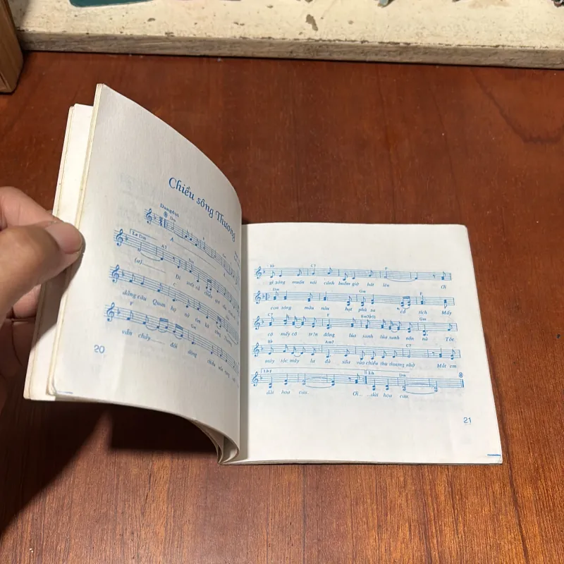 II Sổ Tay Ca Nhạc: Cám Ơn Tình Yêu - Tuyển Tập Những Ca Khúc Được Yêu Thích - 2002 752203