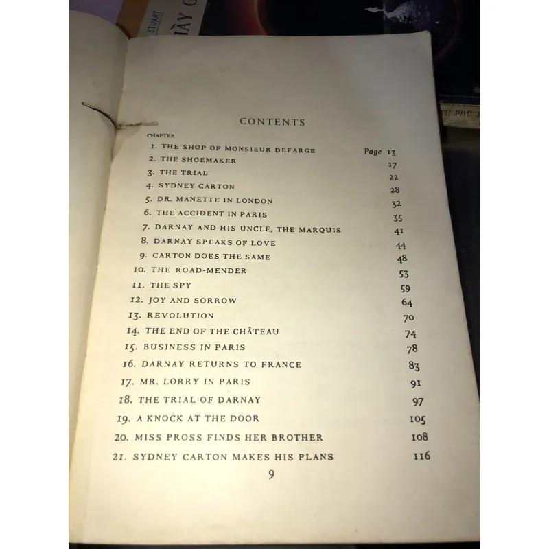 A tale of two cities - Charles Dickens 1050862