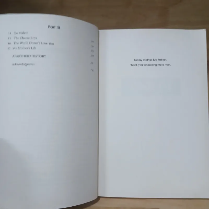 It's Trevor Noah: Born a Crime: Stories from a South African Childhood 928341