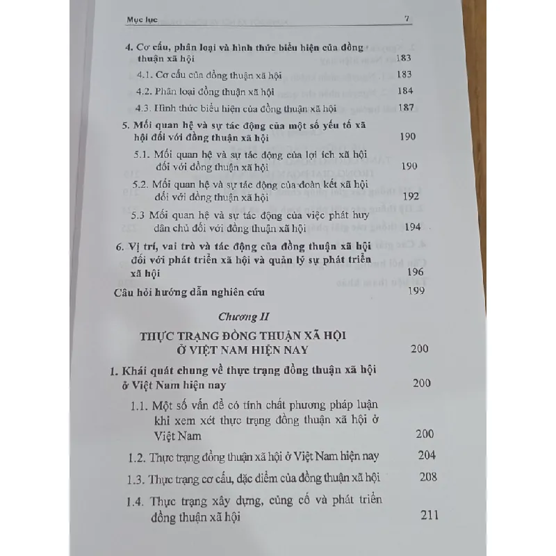 Xung đột xã hội và đồng thuận xã hội - GS.TS. Võ Khánh Vinh, TS. Chu Văn Tuấn 700594