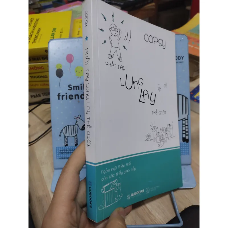 Sách: Phất tay lung lay thế giới - TG: Oopsy (B1) 786730