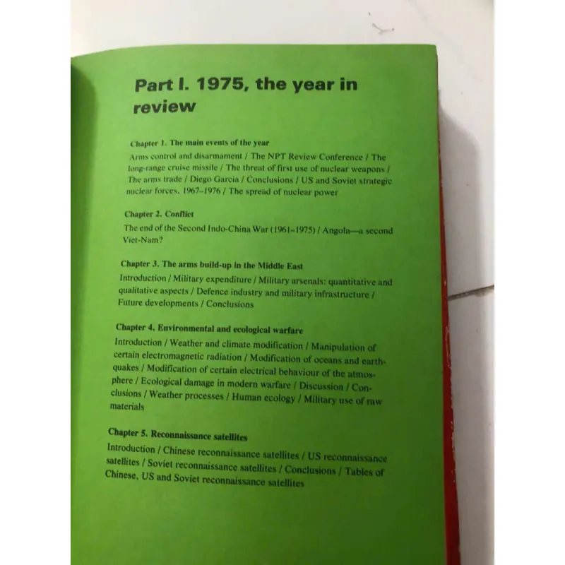World Armaments and Disarmament: SIPRI Yearbook 1976 - Stockholm International 998455