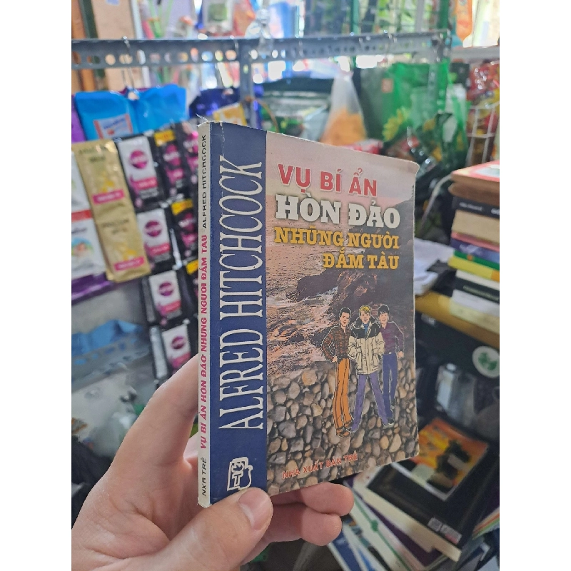 Vụ Bí Ẩn Hòn Đảo Những Người Đắm Tàu - Alfred Hitchcock 2000 mới 80% VĂN HỌC HCM3012 750387