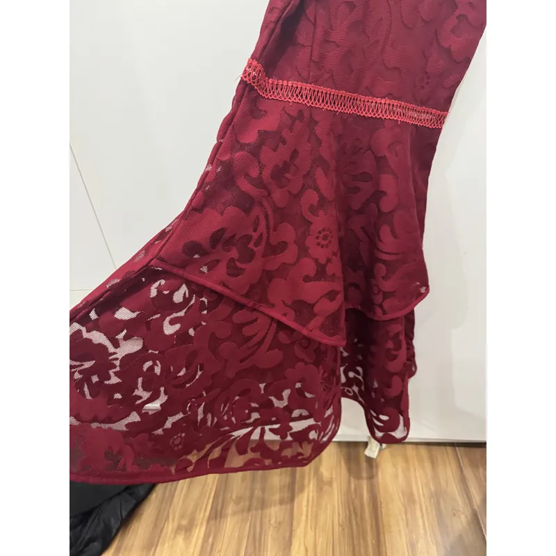 Váy yếm nữ màu đỏ đô còn mới 90% size M 708911