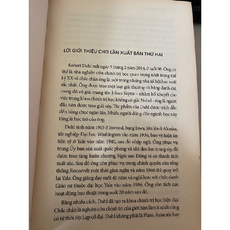 Bàn Về Dân Chủ- Robert A. Dahl- Phạm Nguyên Trường dịch,Phạm Hồng Sơn hiệu đính- NXB Giấy Vụn- Xuất bản lần 2, 2020 443235