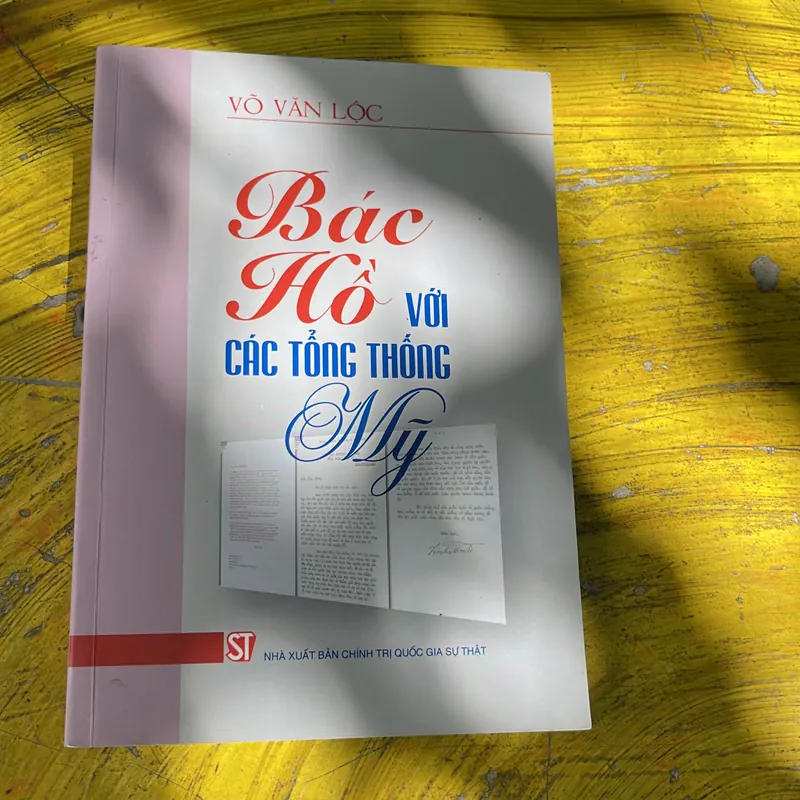 COMBO HỒ CHÍ MINH NGÔI SAO SÁNG MÃI TRÊN BẦU TRỜI VIỆT NAM& BÁC HỒ VỚI CÁC TỔNG THỐNG MỸ 735844