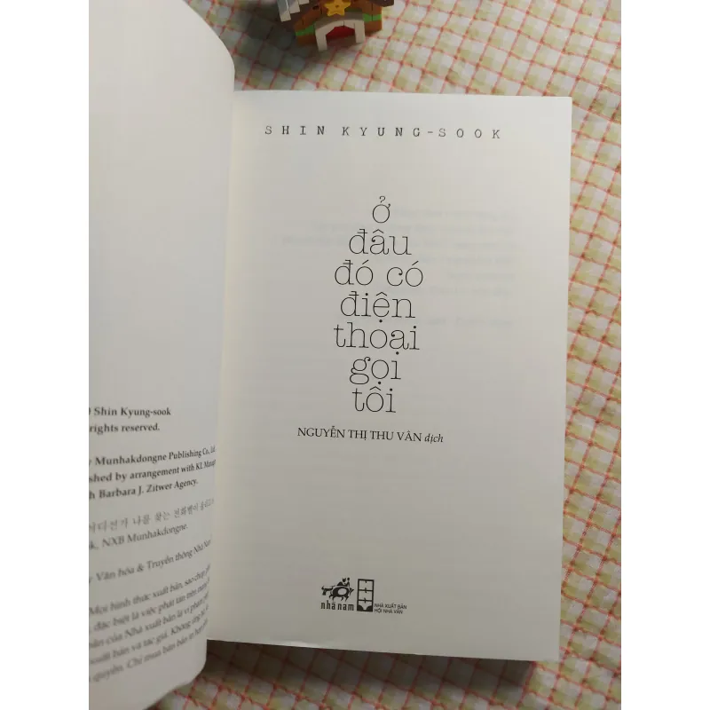 Ở ĐÂU ĐÓ CÓ ĐIỆN THOẠI GỌI TÔI - Shin Kyung Sook (Tác giả cuốn "Hãy chăm sóc mẹ") 782573