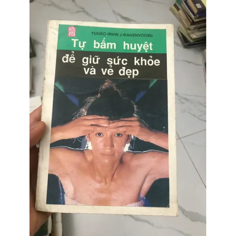 Tự bấm huyệt để giữ sức khỏe và vẻ đẹp – Yukiko Irwin & J. Wagenvoord 604042