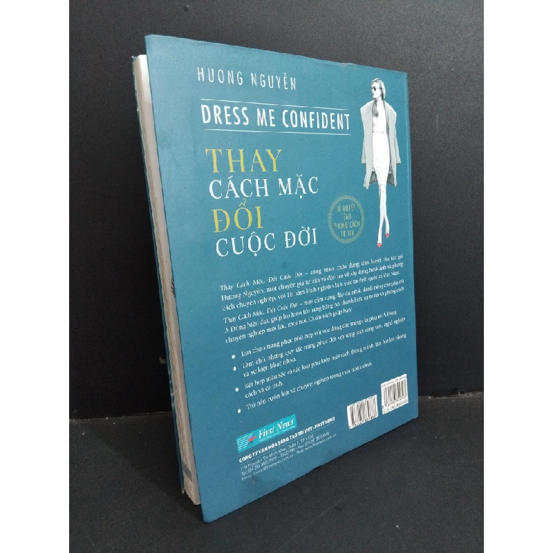 Thay cách mặc đổi cuộc đời mới 90% bìa cứng 2018 HCM1712 Hương Nguyễn KỸ NĂNG 355740