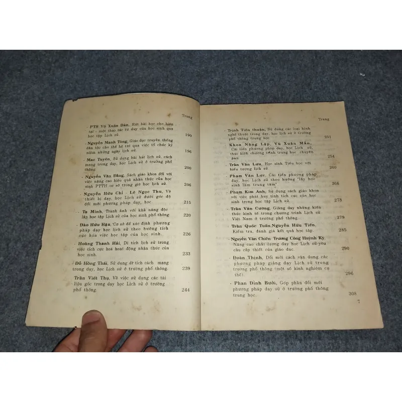 ĐỔI MỚI VIỆC DẠY, HỌC LỊCH SỬ. LẤY "HỌC SINH LÀ TRUNG TÂM" 698913