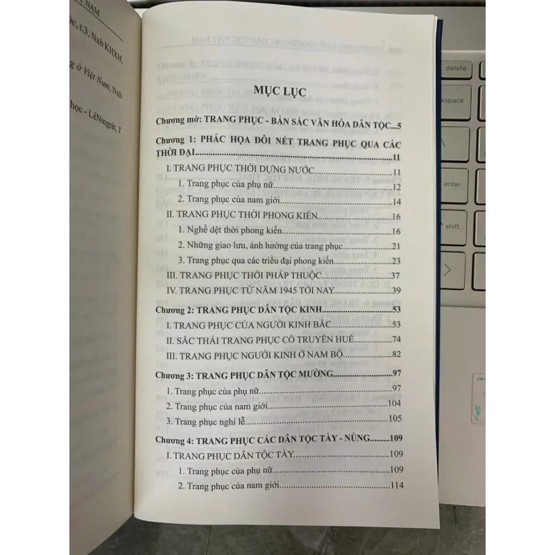TRANG PHỤC CỔ TRUYỀN CÁC DÂN TỘC VIỆT NAM - GS. TS. NGÔ ĐỨC THỊNH 699519