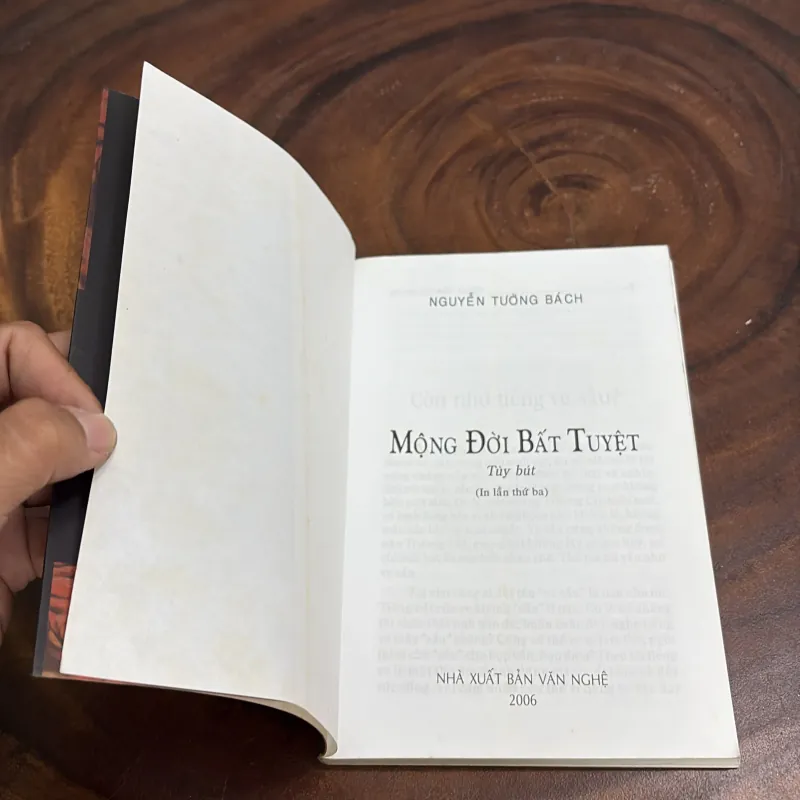 II Tuỳ Bút: Mộng Đời Bất Tuyệt - Nguyễn Tường Bách - 2006 1001905