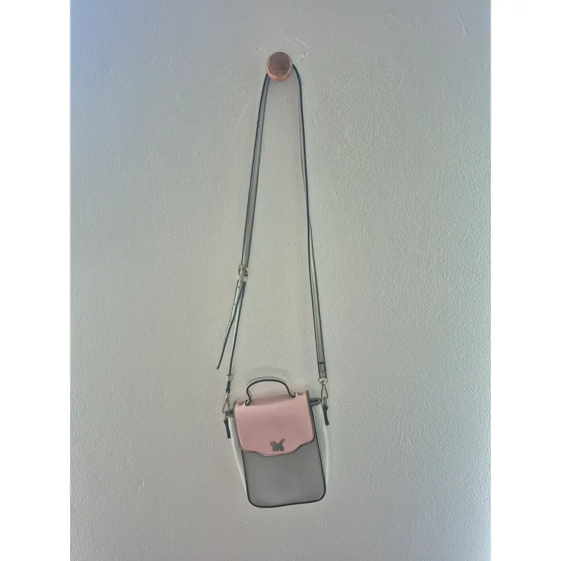 Đây là túi đeo chéo mini nữ – kiểu dáng nắp gập phối màu hồng – xám, 714492