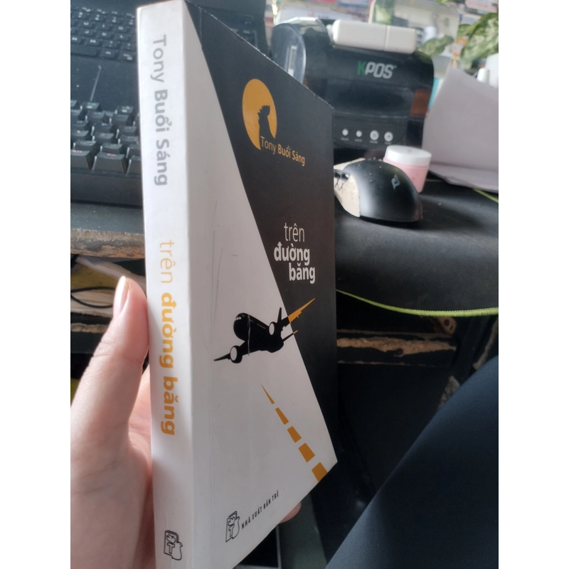 Trên Đường Băng" của tác giả Tony Buổi Sáng.   546341