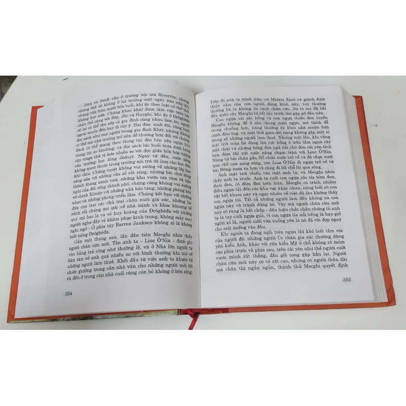 Tiểu thuyết TIẾNG CHIM HÓT TRONG BỤI MẬN GAI (Nhà văn Colleen McCullough) 759341