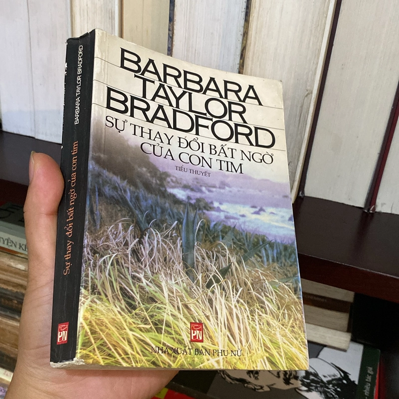 SỰ THAY ĐỔI BẤT NGỜ CỦA CON TIM - BARBARA TAYLOR BRADFORD (XB 2002) 470792