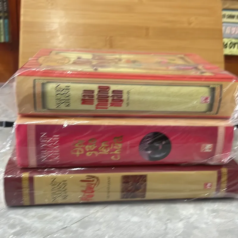 Bộ ba tác phẩm của Nhà văn Nguyễn Xuân khánh  604685