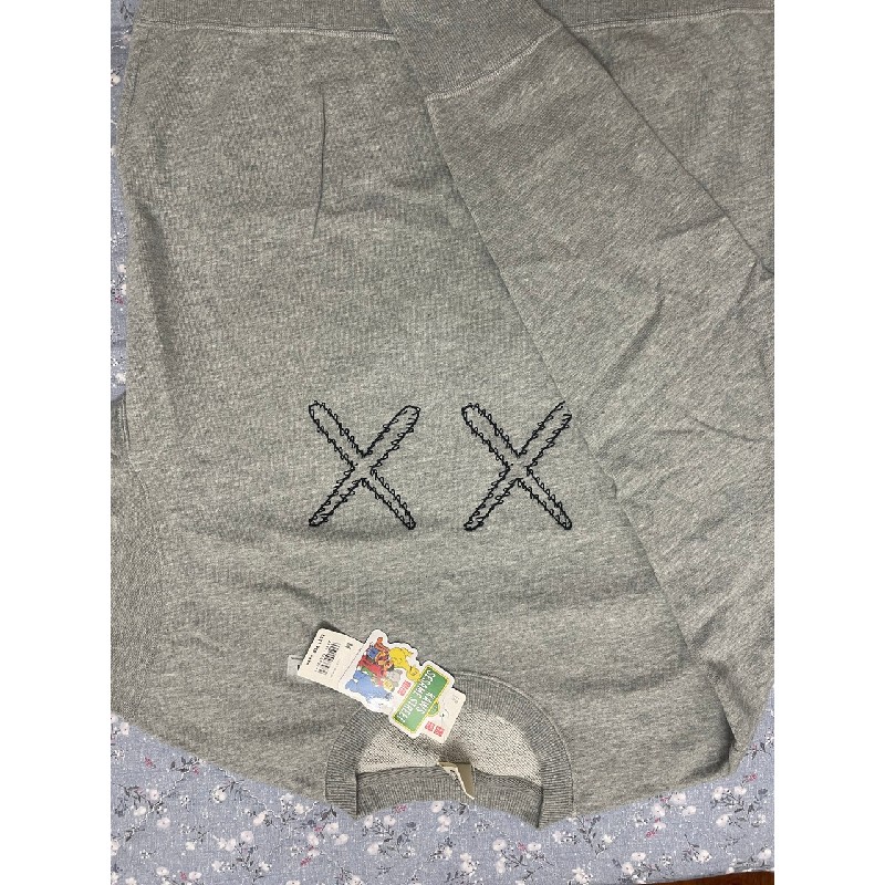 Áo Kaws x Uniqlo Sweatshirt 992