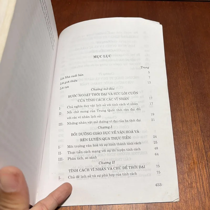 II Danh Nhân Trung Quốc: Ba Vĩ Nhân Trung Quốc Của Thế Kỷ 20 - Thi Hữu Tùng - 2009 927332