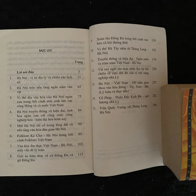 Trên mảnh đất ngàn năm văn vật- chữ ký tác giả  1003882