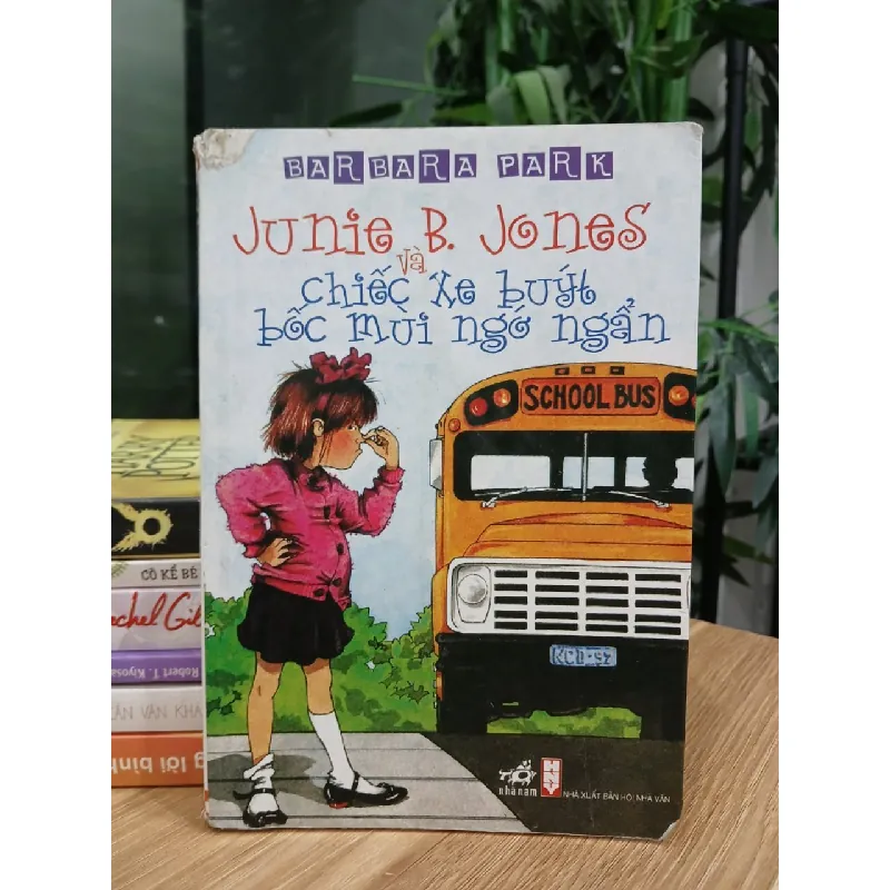 Junie B. Jones và chiếc xe buýt bốc mùi ngớ ngẩn – Barbara Park 574106