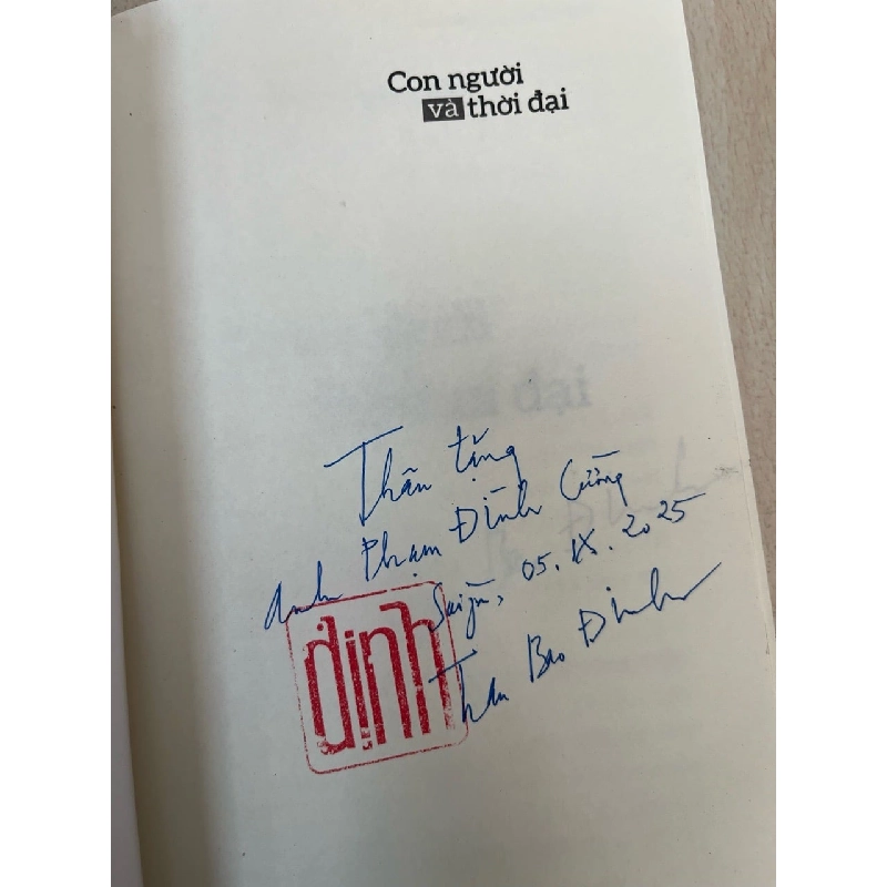 Con người và thời đại - Trần Bảo Định 998302