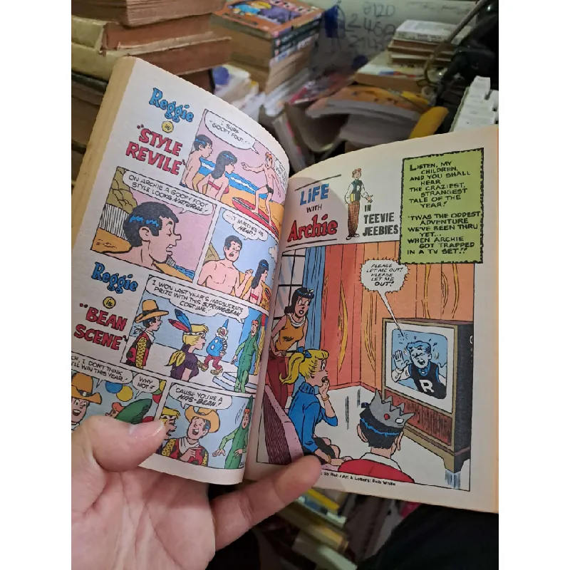 World of Archie - Bros - Smith - mới 80% ố - ENGLISH BOOKS - HCM0111 628875