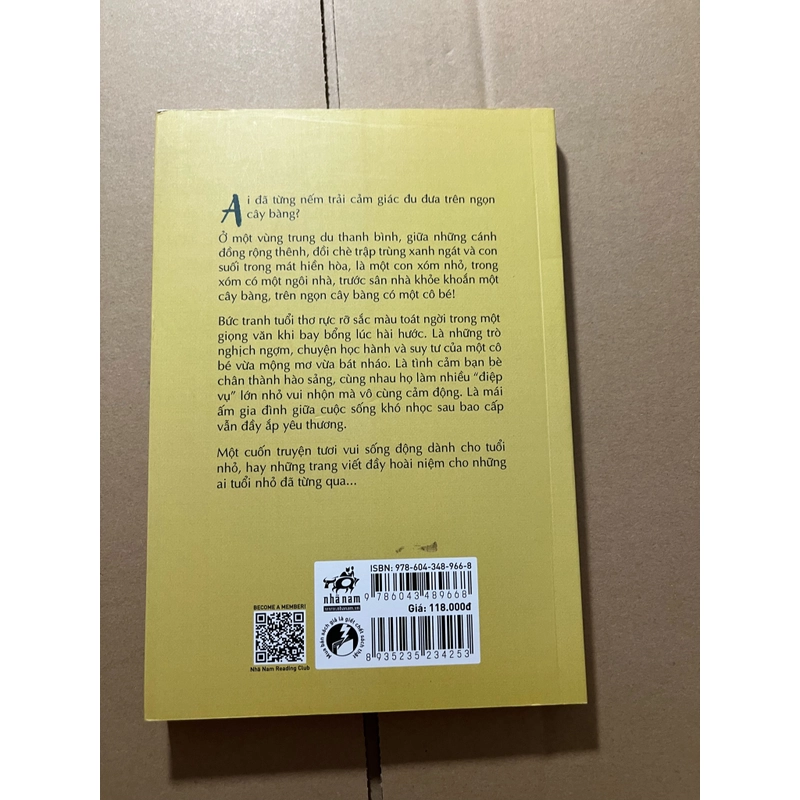 Đu đưa trên ngọn cây bàng 524495