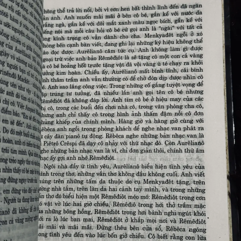 Trăm năm cô đơn 996358