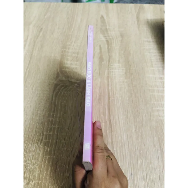 ĐẠO ĐỨC & LÃNH ĐẠO  957178