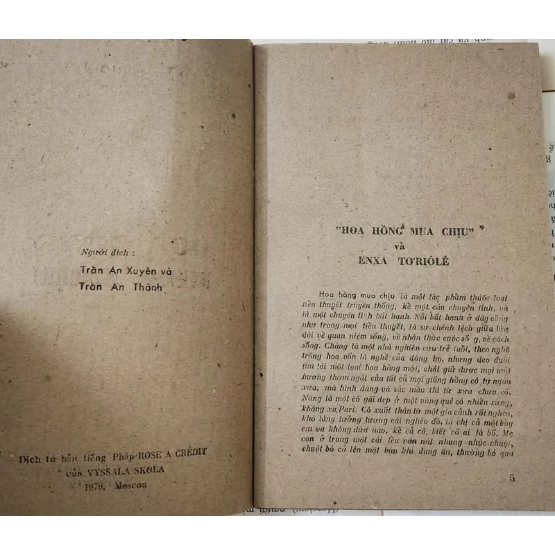 Tiểu thuyết HOA HỒNG MUA CHỊU (Elsa Triolet) 715182