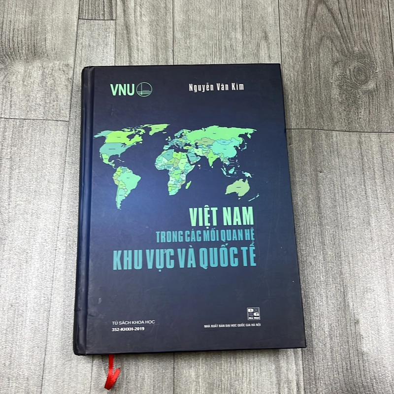Việt nam trong các mối quan hệ khu vực và quốc tế. 8a2 539044