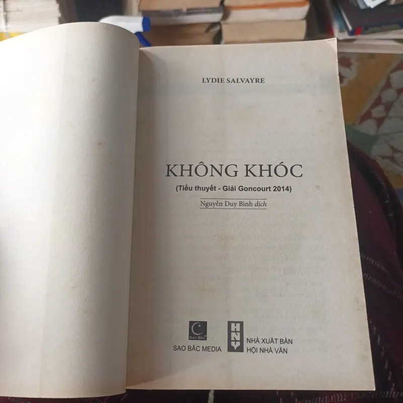 Không Khóc - Lydie Salvayre 750252