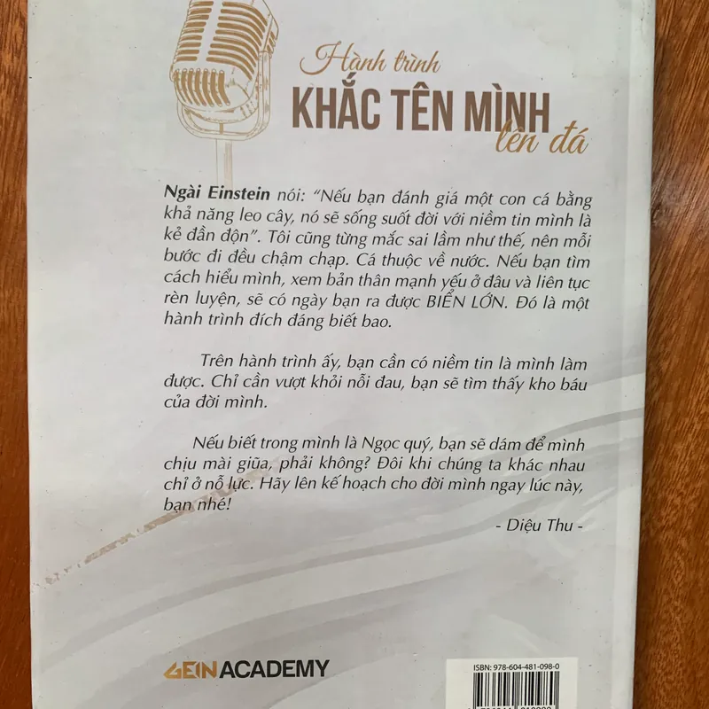 Hành trình khắc tên mình lên đá 561048