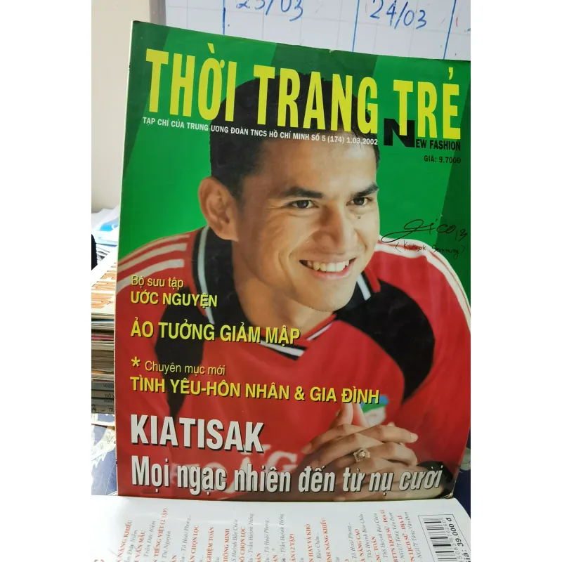 [Thời trang trẻ 8x 9x] Phiên bản chữ ký cầu thủ bóng đá Kiatisak - Bệnh ứng thư vú  1012800