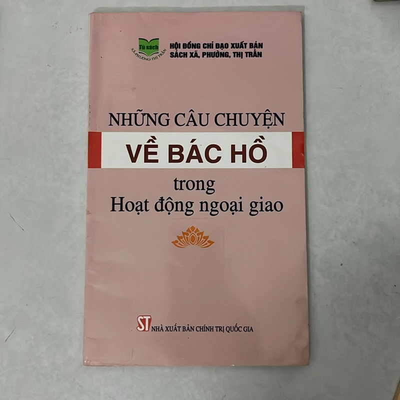 Combo 9 cuốn sách về Bác Hồ 530438
