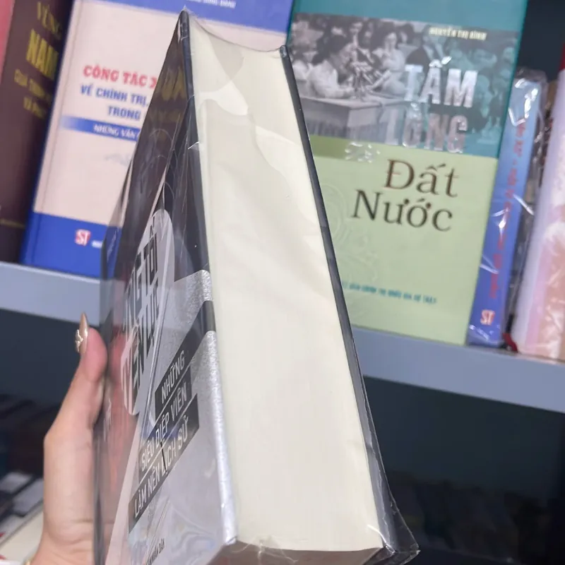 Bóng Tối và Quyền Lực  1032875