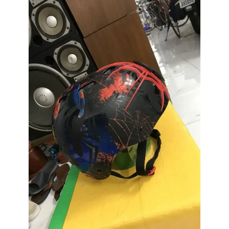 nón bảo hiểm có hình con nhiện 933490