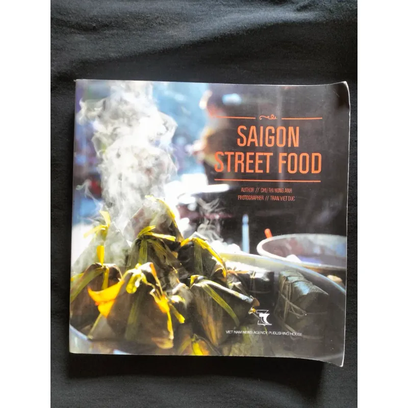 Sách ẩm thực "SaiGon street food" 592013