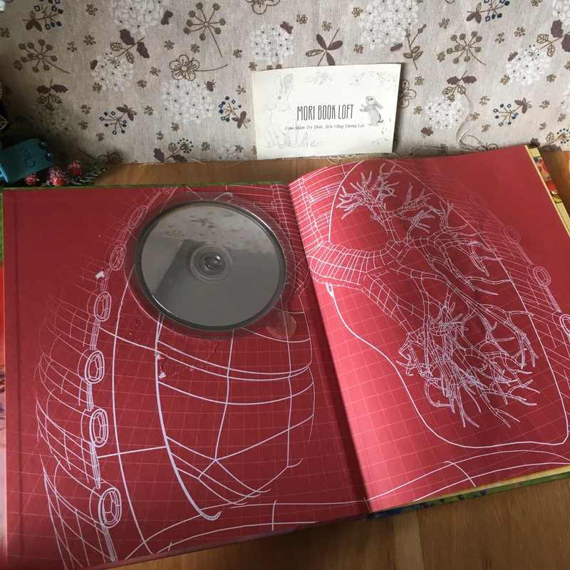 Sách tranh Inside You: How Your Body Makes It Through Every Day, Used, còn CD 442994