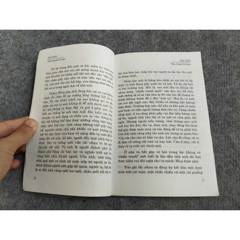 HAI NHÀ - LÊ LỰU 545862