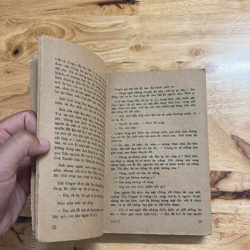 II Sách Xưa: Hãy Để Ngày Ấy Lụi Tàn - GIÊRƠN GOĐƠN - 1982 680695