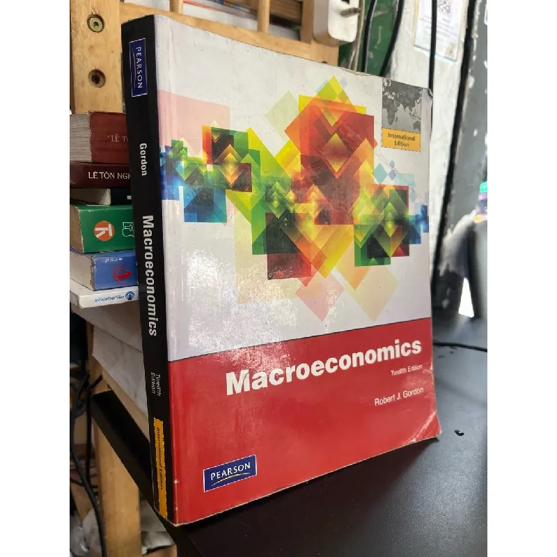 Macroeconomics - Gordon 592975