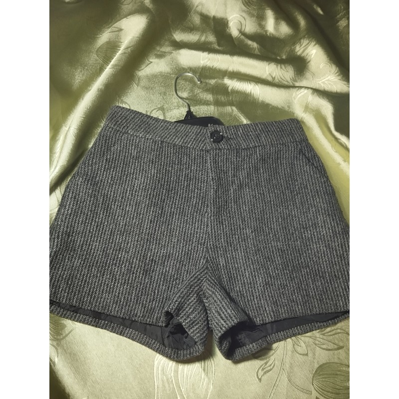 Quần short dạ size M  72072