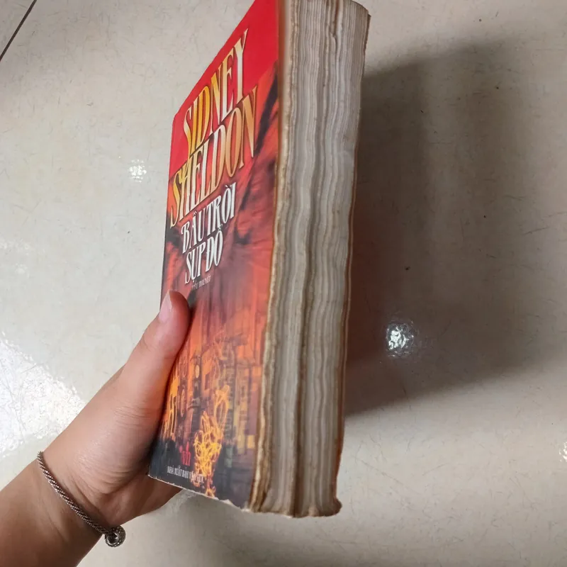 Bầu trời sụp đổ  559651