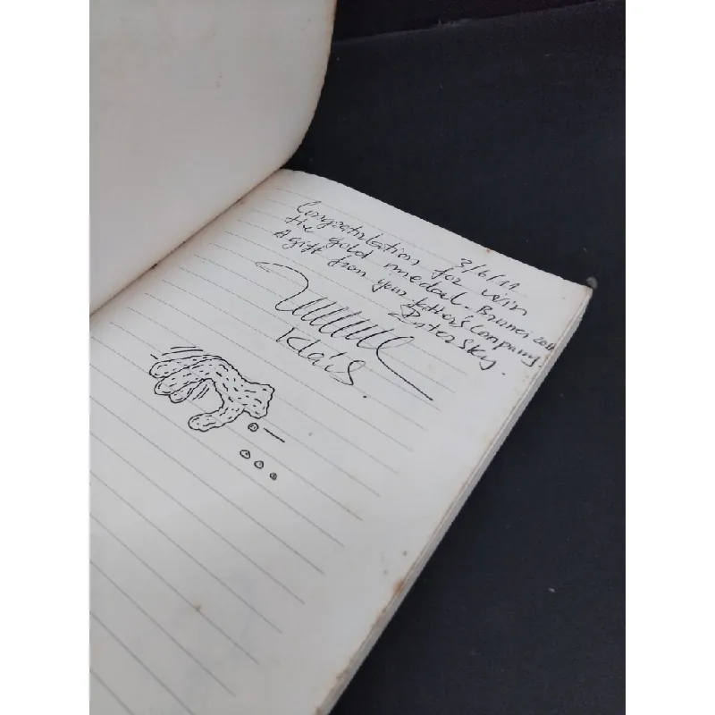 Diary of a wimpy kid 4 Dog days mới 90% bẩn bìa, ố nhẹ, có chữ viết trang đầu HCM1712 Jeff Kinney NGOẠI VĂN 355138