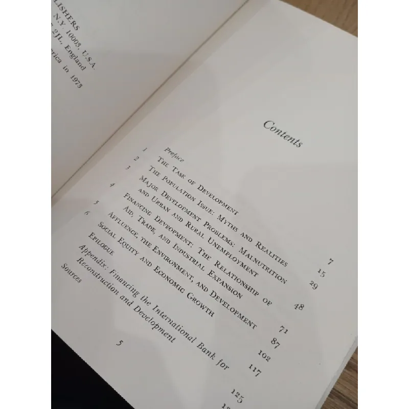 ONE HUNDRED COUNTRIES, TWO BILLION PEOPLE - ROBERT S. McNAMARA 362203